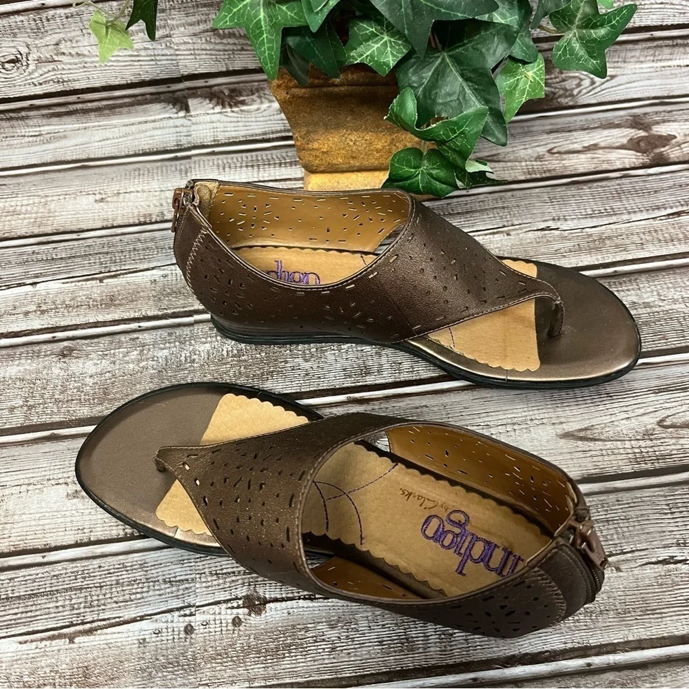 INDINGO by Clarks Bronze Thong Sandal Heel Zipper Closure Size 7